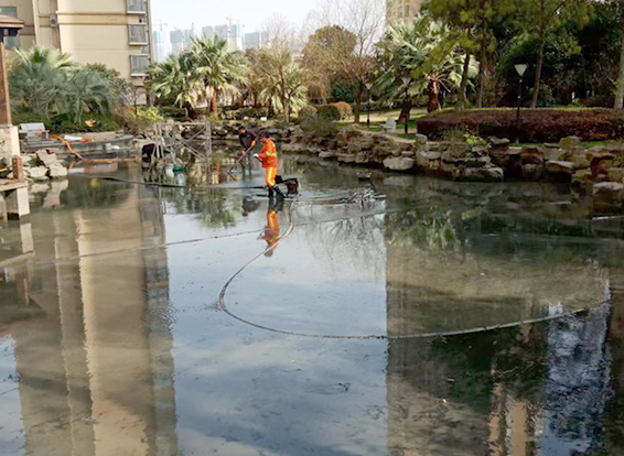 积石山景观池淤泥清理